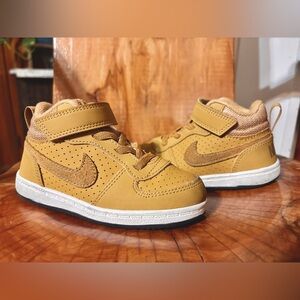 NIB NIKE khaki court mid with Velcro closure and stretchy straps